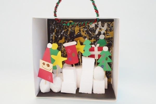 積み上げて家を作ろう。「クリスマスのおうち」
