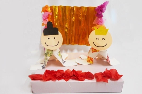 お花紙を丸めて飾り付け♪「お花がいっぱい♪おひなさま」
