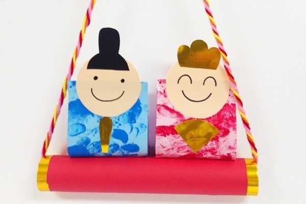 手でスタンプ遊びをしよう♪「ペタッ！手型のスタンプおひなさま」